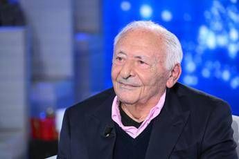 Sanremo 2026, Mogol riceve il premio alla carriera: l’omaggio al paroliere