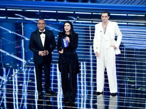 sanremo-show-di-lillo-e-omaggio-lauro-alle-vittime-di-crans-montana-nella-top-5-paradiso-lda-e-aka-7even-nayt-fedez-masini-ermal-meta