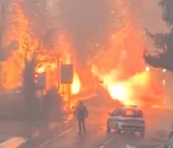Arezzo – Enorme esplosione nel centro di Bibbiena, panico e feriti in città (VIDEO)