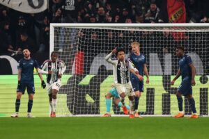 Kalulu salva la Juve e beffa la Lazio al 96°, a Torino finisce 2-2