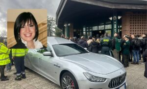 Anguillara si ferma per Federica Torzullo, folla silenziosa e commossa per l’ultimo addio (VIDEO e FOTO)