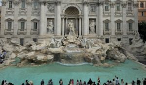 Roma – Fontana di Trevi, oltre 5mila ingressi nel primo giorno con il ticket: il Comune promuove la nuova gestione.