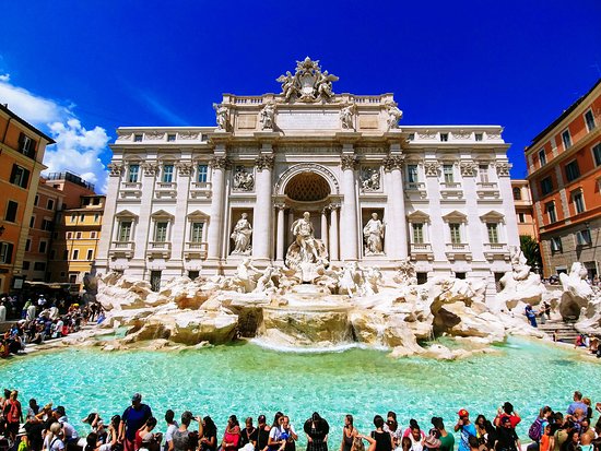 Roma – Fontana di Trevi, da oggi arriva il biglietto a pagamento: ecco le fasce orarie, il prezzo e chi non dovrà pagare