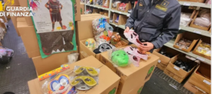 Roma, in un negozio in zona Termini sequestrati 4 milioni di prodotti non sicuri