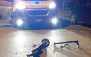 25enne presa a martellate dopo lite in strada: inseguimento choc in città