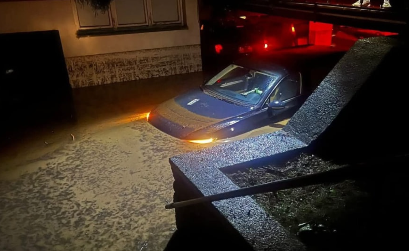 Maltempo a Civitavecchia, notte di devastazione tra nubifragio e tromba d’aria