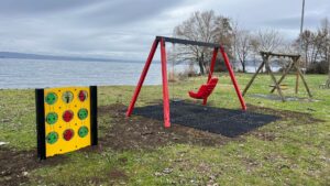 Montefiascone – Lungolago, installati i giochi inclusivi. De Santis: “Il gioco è un diritto di tutti”