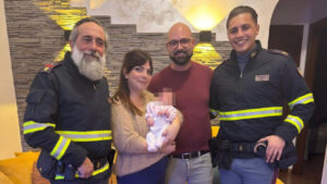 Aprilia – Resta bloccata nel traffico della Pontina e rischia di partorire in auto: la Polizia la scorta in ospedale