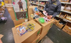 Carnevale non sicuro a Civitavecchia: sequestrati oltre 5mila articoli irregolari, maxi operazione della Guardia di Finanza