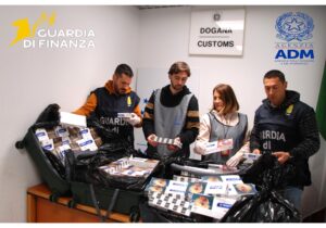 Roma – Contrabbandieri fermati a Fiumicino: sequestrati oltre 156 kg di sigarette