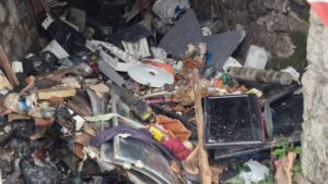 Viterbo – Rifiuti e degrado in Via delle Caprarecce, il Comune interpella l’Agenzia delle Entrate per trovare il proprietario