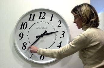 L’ora legale aumenta i rischi per cuore e crescono infortuni sul lavoro, i 5 consigli dell’esperta