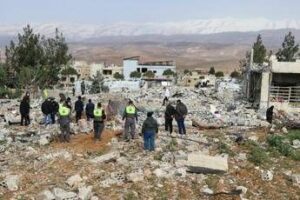 Guerra Iran, nuovi attacchi a petroliere nel Golfo. Raid di Israele su Beirut: decine di morti