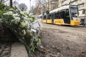 Tram deragliato a Milano, il conducente non risponde a pm: “Non è nelle condizioni fisiche”