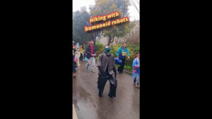 Cina, robot umanoidi partecipano a un’escursione a Guilin