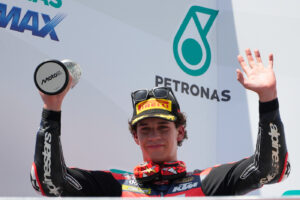 Incidente in Moto2, ricostruzione e conseguenze: tutti illesi, Piqueras frattura al femore