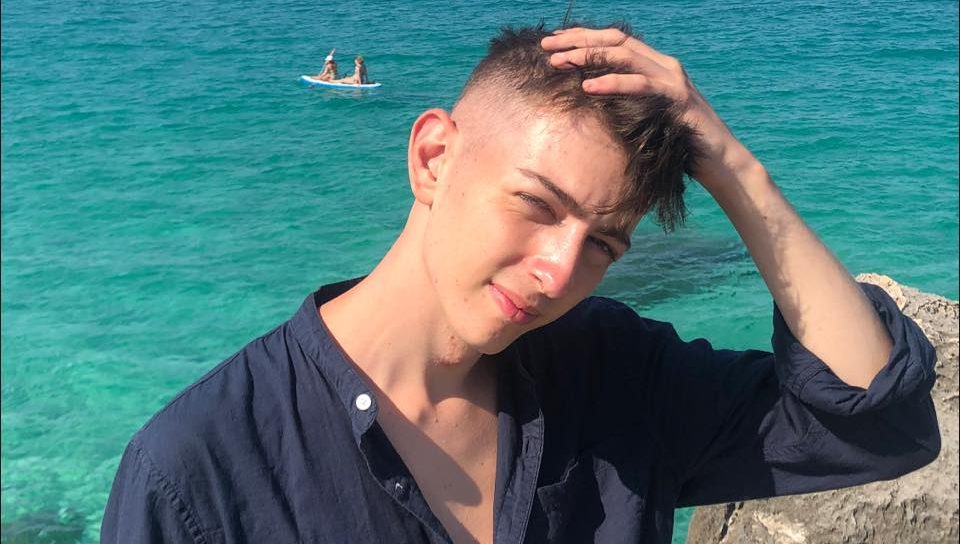 “Per sempre sì” e “Male necessario” a Sanremo il doppio trionfo dei testi di Alessandro La Cava di Artena