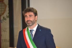 Cade il Comune di Grottaferrata: il sindaco Mirko Di Bernardo sfiduciato da 9 consiglieri (VIDEO)
