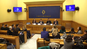 Beppe Convertini racconta l’Italia nel libro “Il paese delle tradizioni”