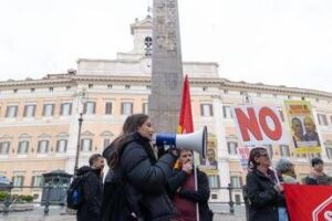 Roma, oggi manifestazione per lo stop alla guerra e il no al Referendum