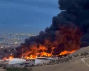 Nubi nere sopra Teheran, medici ambiente: “Piogge acide e gas nocivi”