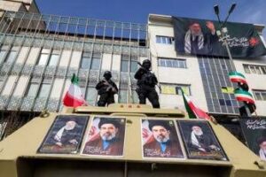 Iran: “Negoziati con Usa non all’ordine del giorno, attacchi finché necessario”