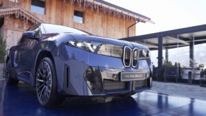 Con la IX3 BMW introduce la sesta generazione eDrive