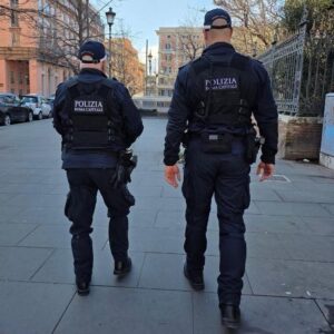 Roma – Esquilino: fermato e trovato in possesso di merce rubata, aveva due decreti di espulsione a carico