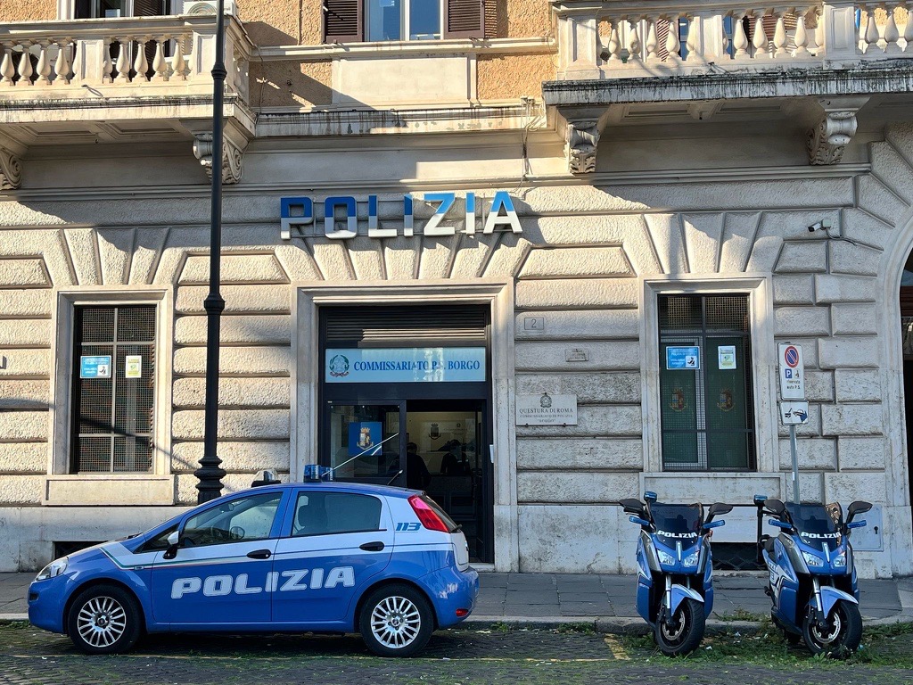 Roma: punte di trapano per svaligiare le auto dei turisti in zona Vaticano, tre arresti