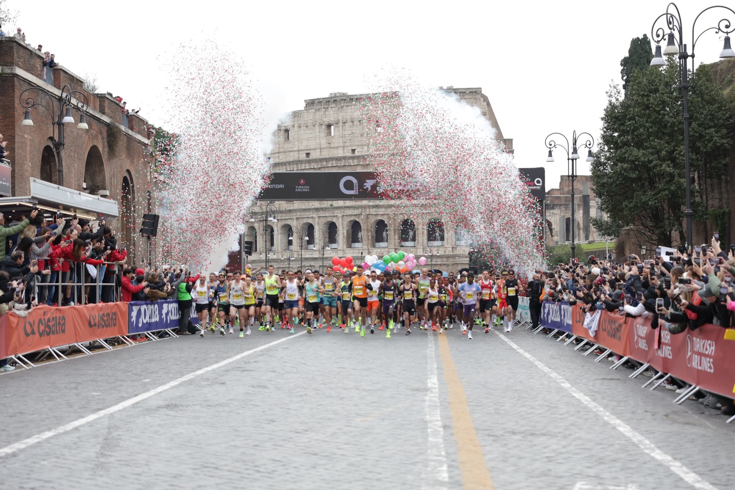 Maratona di Roma, oltre 36mila atleti al via: trionfano Rutto e Kibiwot