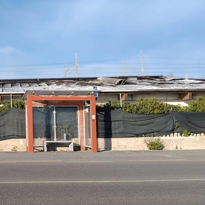 Incendio all’ex piscina, Io Amo Santa Marinella: “Tetto pericoloso, serve un intervento urgente”