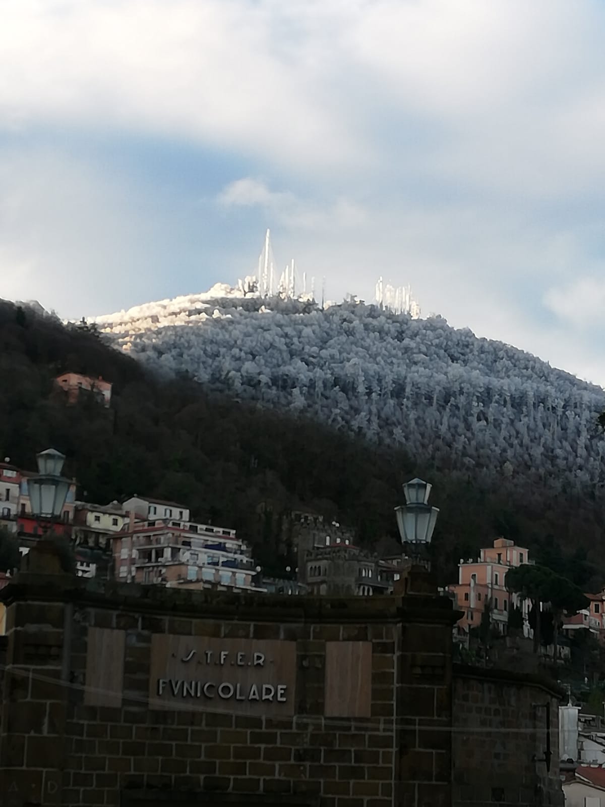 Dura poco la parentesi primaverile, tornano sul Lazio pioggia, venti forti e neve in quota