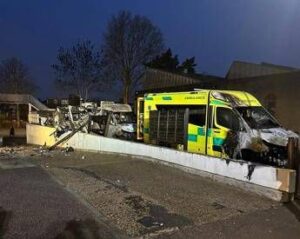 londra-date-alle-fiamme-ambulanze-di-organizzazione-ebraica-starmer-sconvolgente-incendio-a-sfondo-antisemita