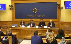 Beppe Convertini racconta in un libro l’Italia dei piccoli borghi