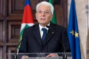 I trionfi di Milano Cortina in Quirinale – Emozione Mattarella, riconsegnate le bandiere tricolori