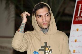 GionnyScandal, il passato difficile: “Quando è morta nonna ho tentato il suicidio”