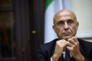 Iran, Minniti: “Rischio attacchi terroristici, Italia si muova come sistema Paese”