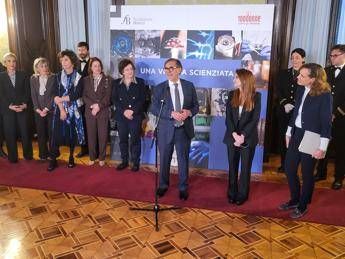 La Russa inaugura mostra su scienziate italiane: “Grazie a lungimiranza Diana Bracco”