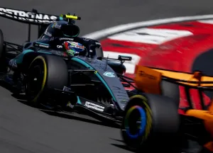 Antonelli fa la storia in Cina: è pole. Ferrari in seconda fila