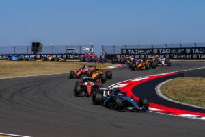 Russell vince la sprint race in Cina davanti a Leclerc e Hamilton