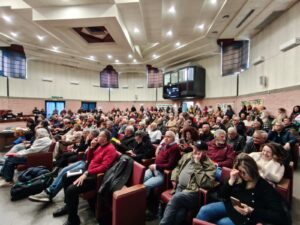Civitavecchia – Biodigestore, fronte compatto dei cittadini: in centinaia al consiglio comunale aperto