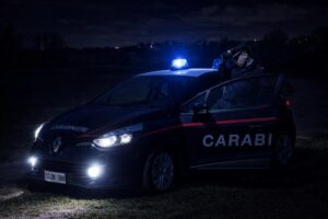 Roma – Denuncia las comparsa del figlio quindicenne, lo ritrovano i carabinieri a spacciare insieme ad un coetaneo