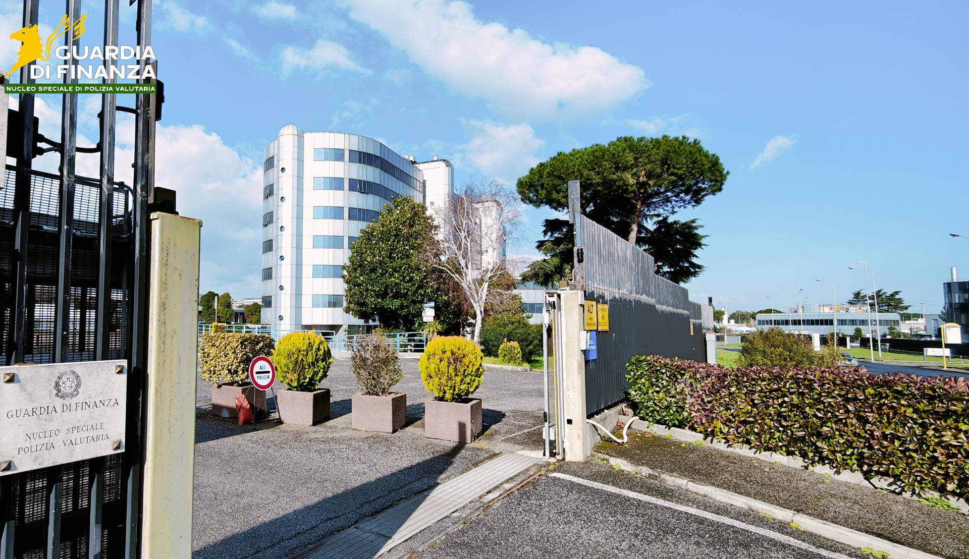 Phishing e truffe bancarie, svuotati i conti di decine di vittime: sgominata banda tra Italia e Spagna, soldi al clan dei Casalesi