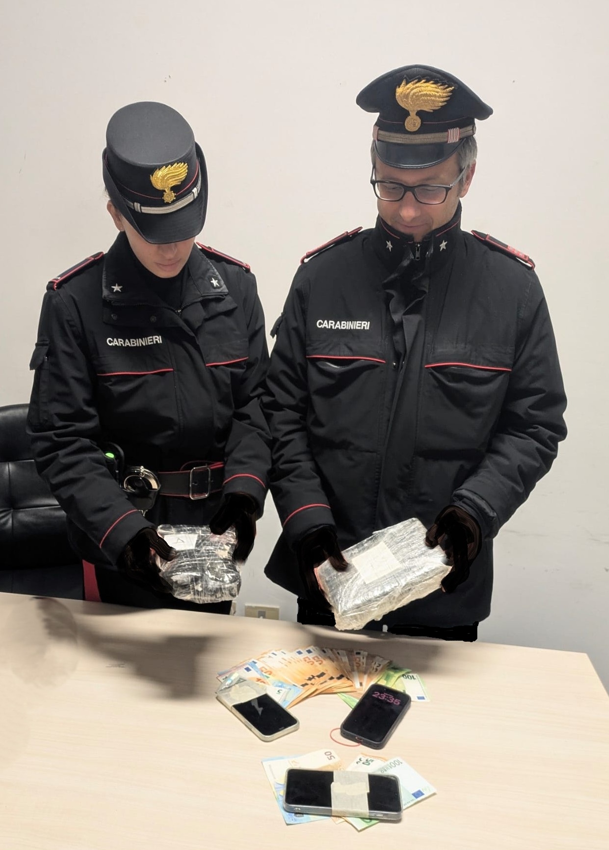 Da Forlì al casello di Orte con 2, 5 chili di cocaina: operazione congiunta dei carabinieri per arrestare un albanese ed un pachistano