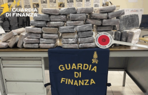 Roma – Sequestrato mezzo quintale di droga, avrebbe fruttato 2 milioni di euro