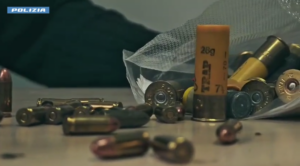 Roma – Droga, armi e “caveau mobili”: blitz della Polizia a Primavalle, due arresti