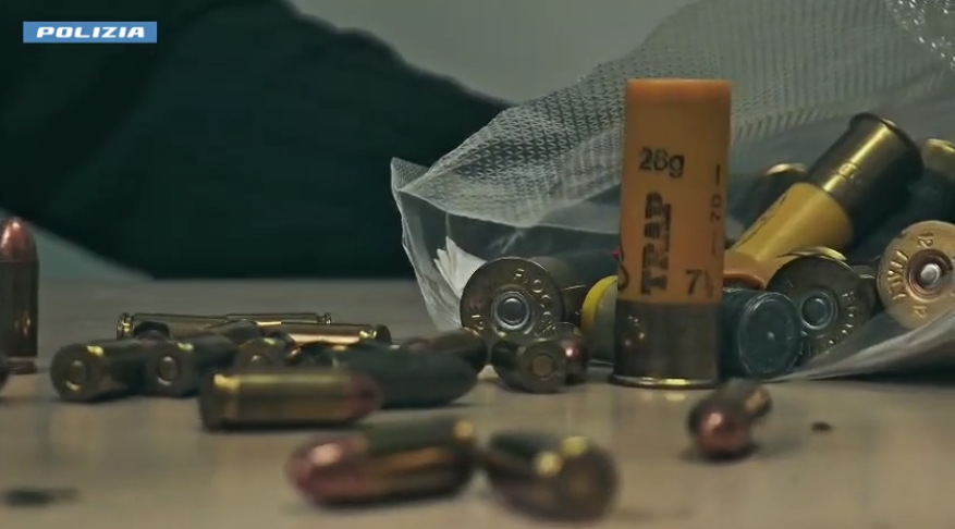 Roma – Droga, armi e “caveau mobili”: blitz della Polizia a Primavalle, due arresti