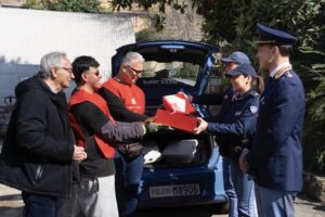 Sequestro in un appartamento di Torre Maura: la Polizia dona parte della merce rubata alla Comunità di Sant’Egidio