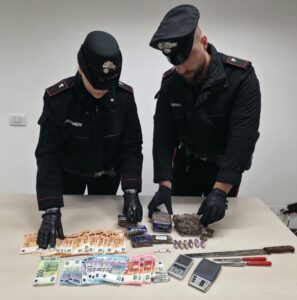 Fiumicino – In auto con oltre un kg di droga, arrestato trentottenne