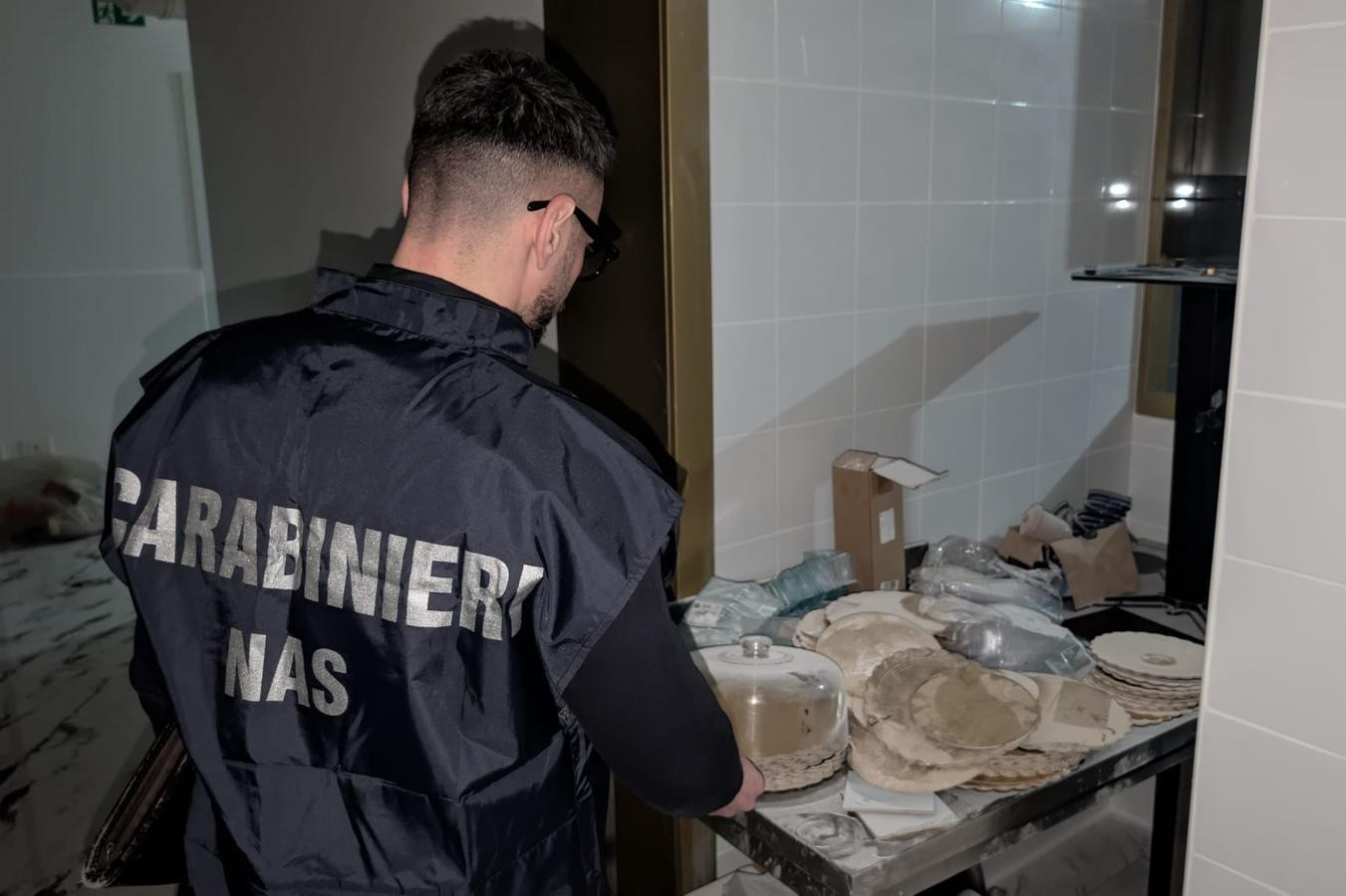 Roma – Parioli, controlli dei Carabinieri in un bar: alimenti avariati e furto di energia da 360mila euro, tre attività sospese